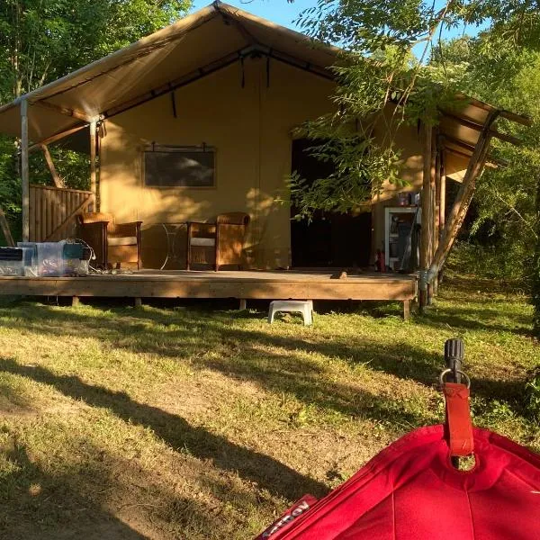 Orion, Tente Safari, hotel in Saint-Plaisir