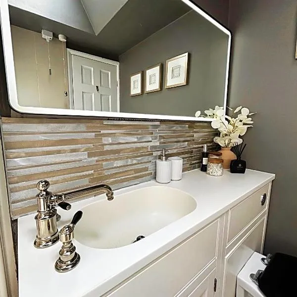 Stylish City Centre Apartment, hotell Bathis