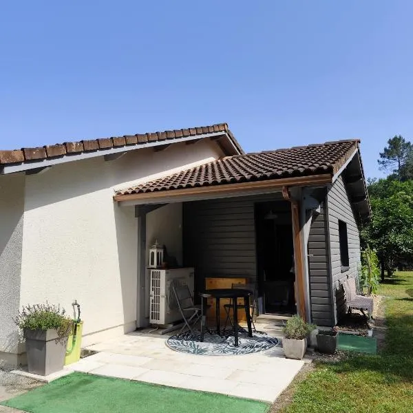Le petit nid dans les bois, hotel in Castres-Gironde