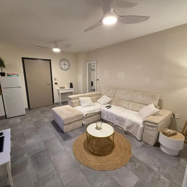 Les Douces Nuits Saint Pierre, hotel in Saint-Pierre