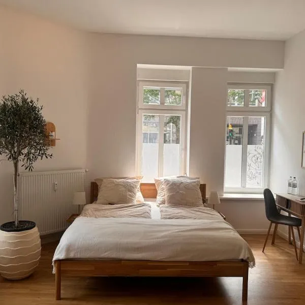 Cozy Altbau in Friedrichshain - Westwing Design, hotell i Berlin