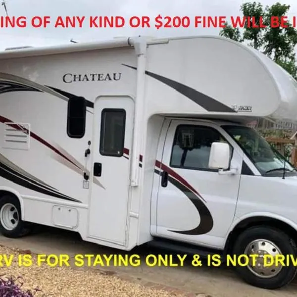 AJ-XL RV Rental, hotel in Reseda