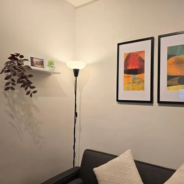1BR Condotel with Balcony at FAME Residences #FM58-1, hotel in Manila