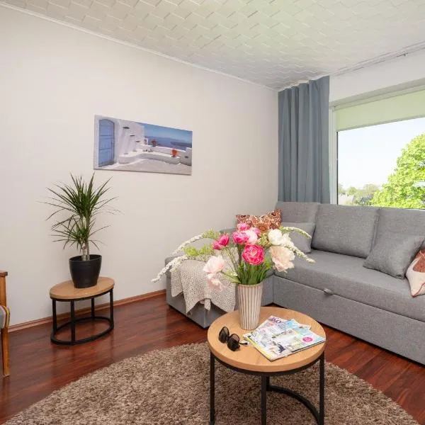 Cozy Apartment with Self Check-in & Free Parking, hotel in Pärnu
