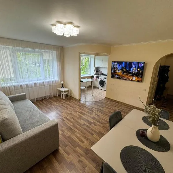 Spacious apartment in Jurmala, hotel in Jūrmala