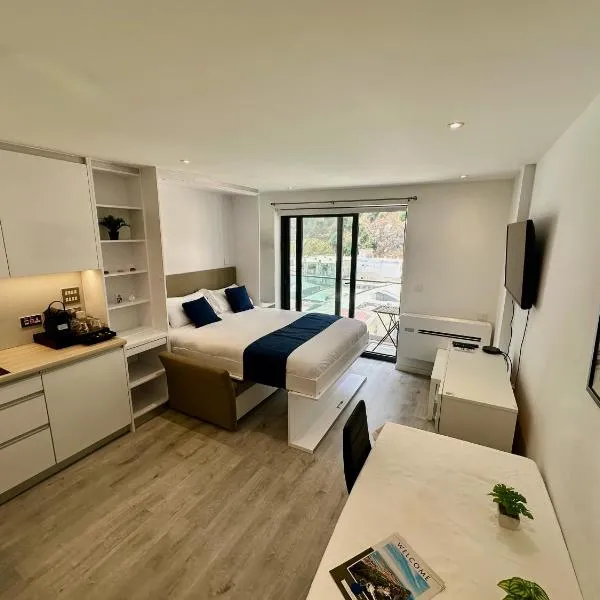 Modern Studio Apartment at The Hub - Rock View, Close to Spain and Airport,直布羅陀的飯店