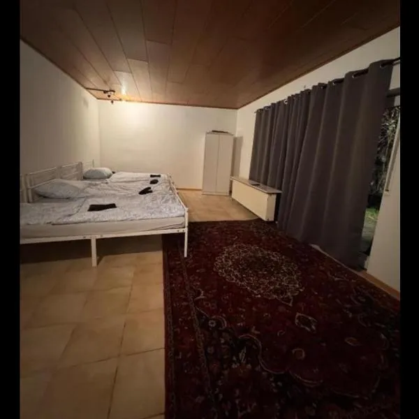 große Wohnung in Köln mit 2 Badezimmer, hotel in Keulen