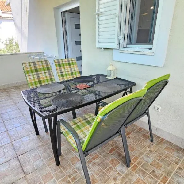 Apartman Irena with terase end private parking โรงแรมในออคครูก ดองงี