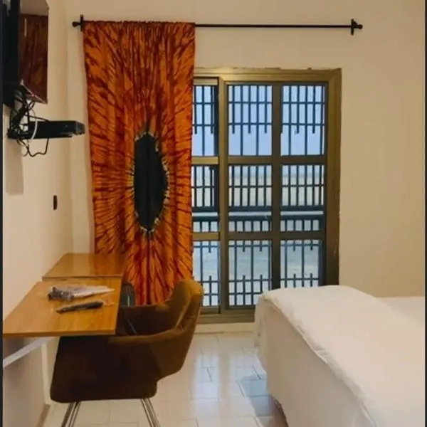 Hotel KEUR HORUS, hotel em Saint-Louis