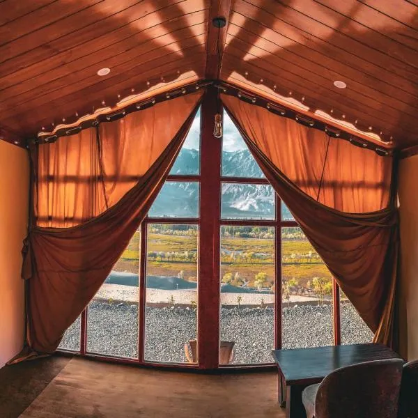 The Crescent Resort, hotel in Skardu