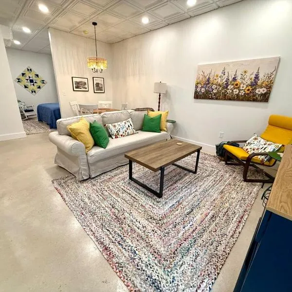 Cozy Cure Apartment in Downtown and Historic Pilot Mountain, hotel in Pilot Mountain