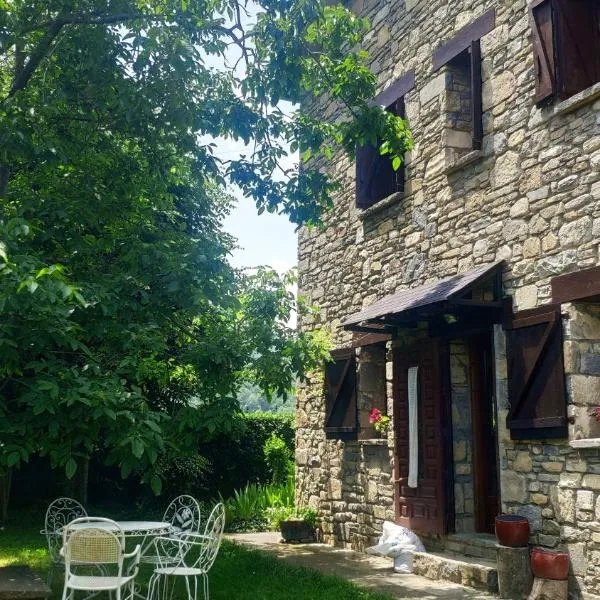 Casa Irama - Casa rural para grupos cerca de Aínsa - Pirineo Aragonés, hôtel à Margudgued