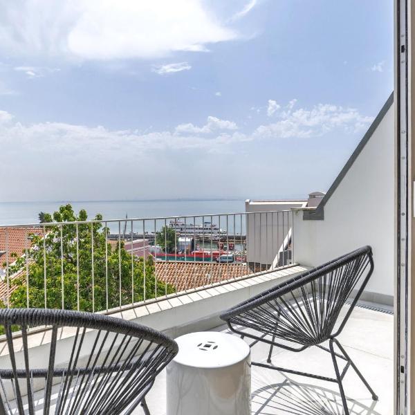 Penthouse on the Tagus in Alfama by LovelyStay, Lisbonne