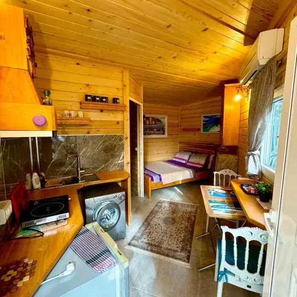 Melina Wooden Beach Cabin For 2 People ,Gjiri Lalzit, hotel in Lalzit Bay