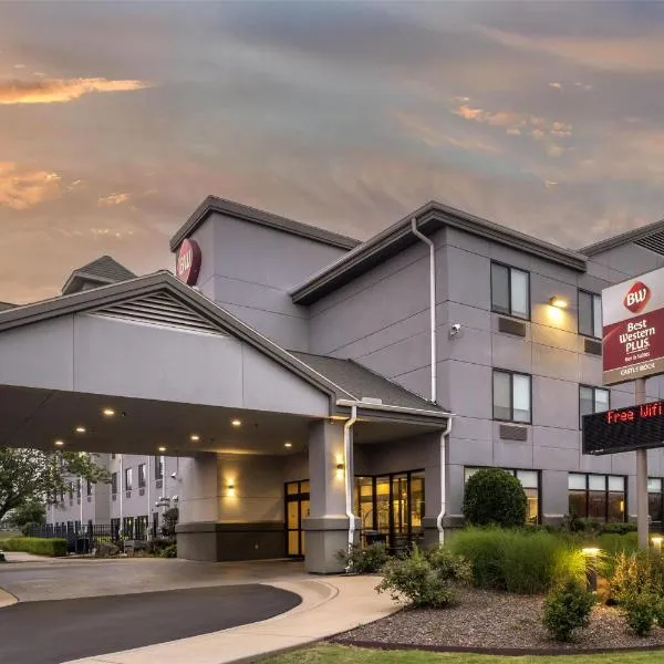 Best Western Plus Castlerock Inn & Suites, hotel in Bentonville