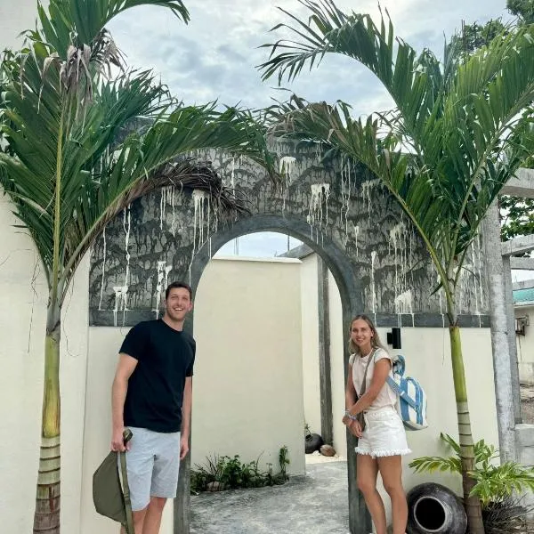 Madi Beach Guesthouse, hotel a Maalhos