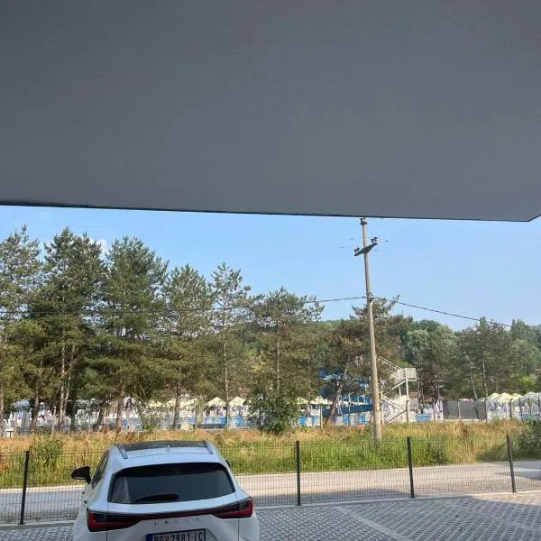 Harizma lux centar, hotel v destinaci Popadić