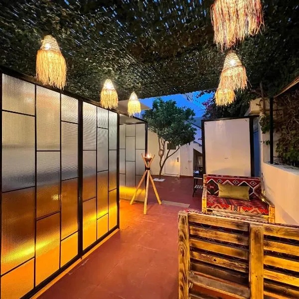 Villa 3 Corniche, Charming Seaside Villa with Jacuzzi, Carrousel Mall Rabat, hotel v destinaci Rabat