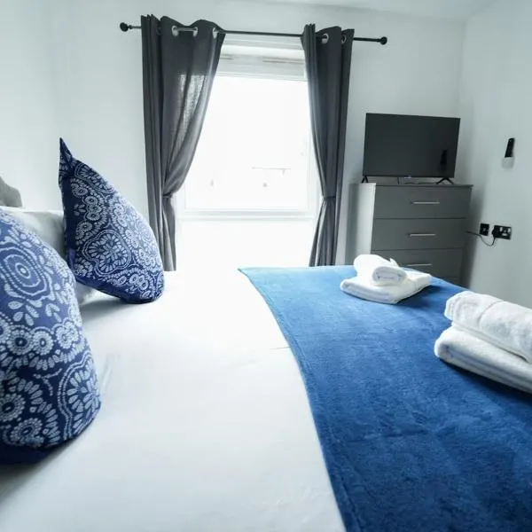 Stylish 1-Bedroom Apartment sleeps 4, hotel in Swansea