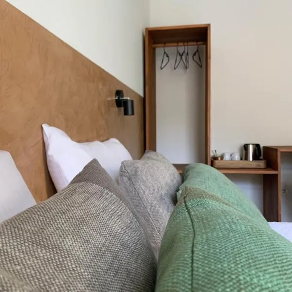 Alfa-Rooms, hotel in Paul