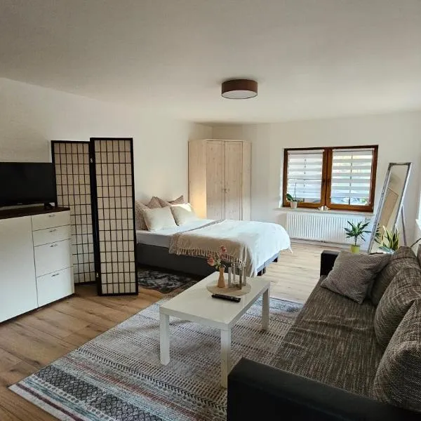 Ruhiges Ferienzimmer mit eigenem Bad am Waldrand, hôtel à Urbach-Kirchdorf