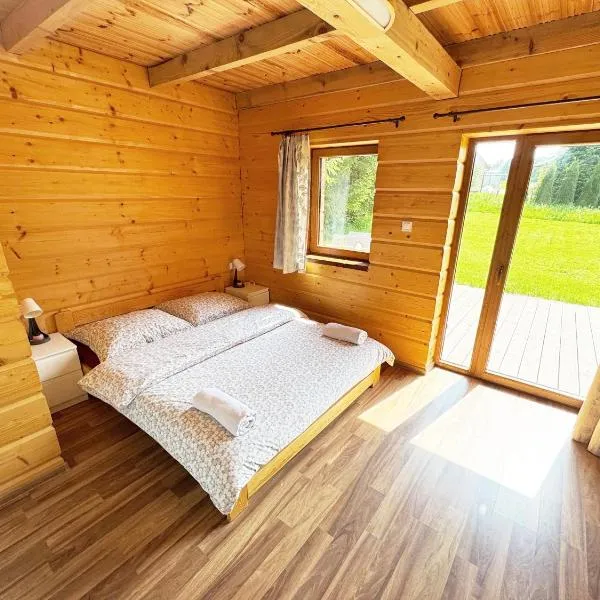 Chata Wilka - całoroczny dom z bali na wyłączność z 3 sypialniami、Brzegi Dolneのホテル