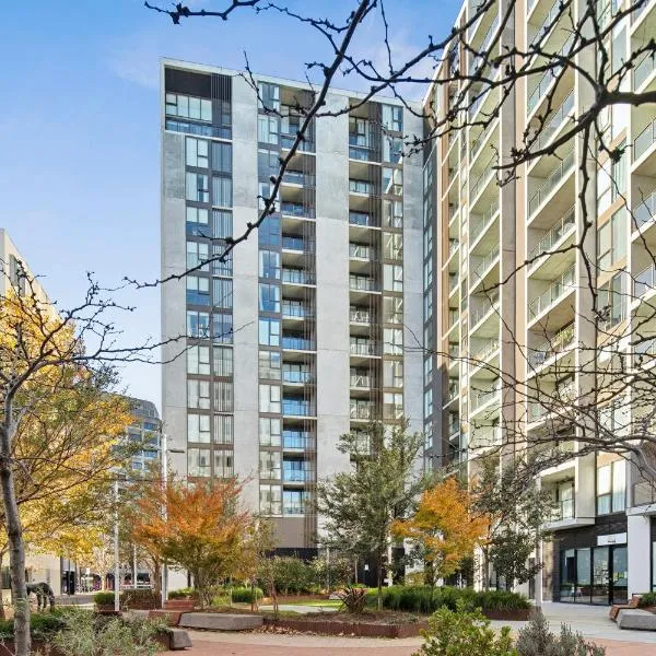 Patio Mt view 1BR apt in CBD near ANU and museum with free parking and WiFi, hotel a Canberra