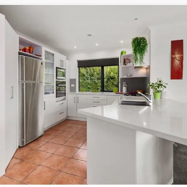 3 bedroom home Tranquil Views, hôtel à Rotorua
