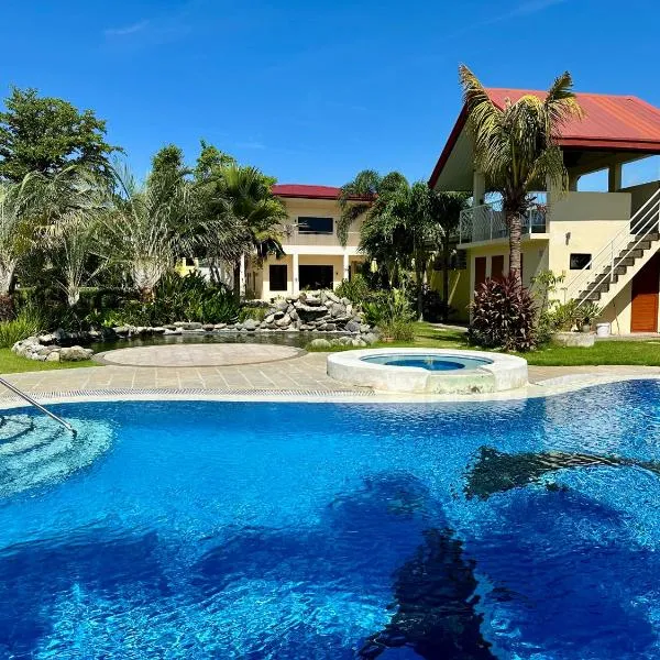 Strutz Art Garden Resort, hôtel à Bangued