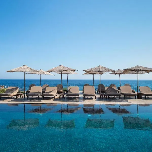 Colombos Beachfront, ξενοδοχείο στη Φοινικιά