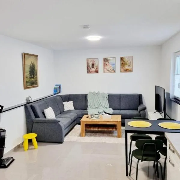 Schöne Wohnung in ruhiger Gegend, hotel in Calden