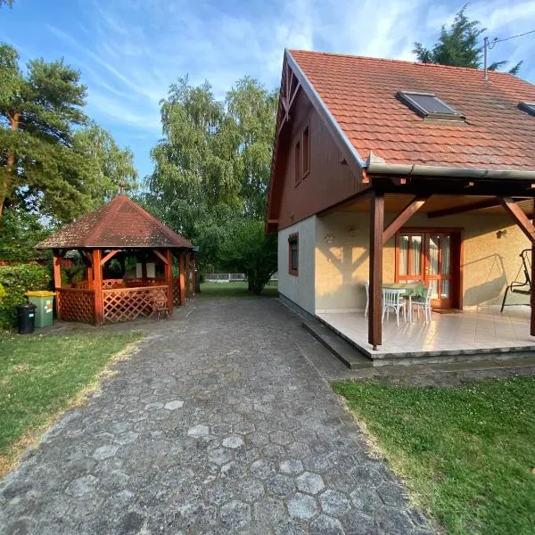 Kemencés vendégház, hôtel à Balatonfenyves