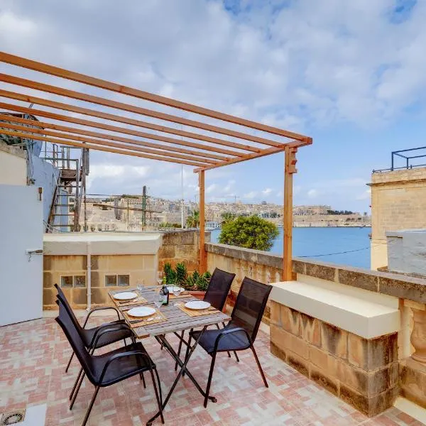 Traditional Maltese Townhouse with Roof Terrace, ξενοδοχείο σε Senglea
