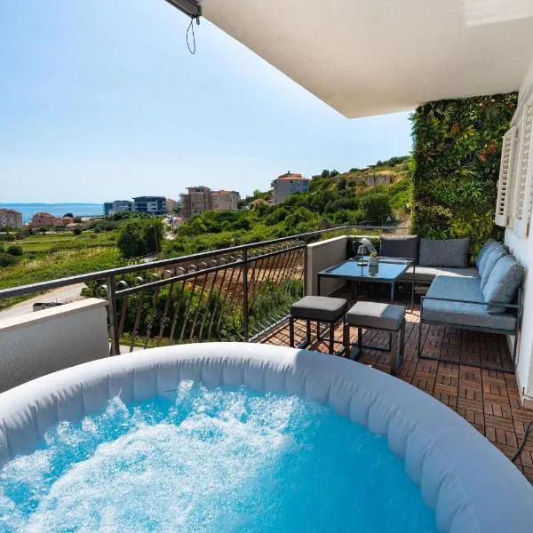 Apartment Rina with Heated Jacuzzi, hotel din Split
