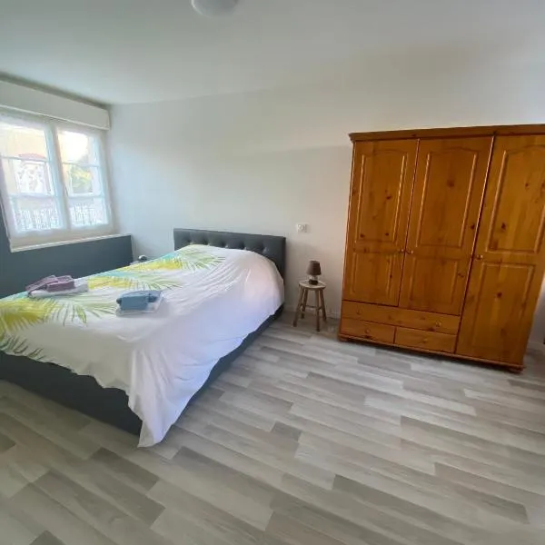 p'tite maison, hotel in La Suze-sur-Sarthe