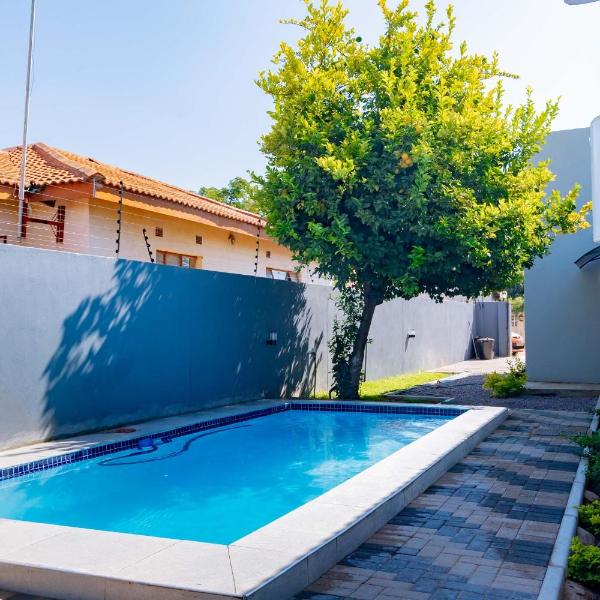 3BD Poolside Paradise Fast Starlink Wi-Fi Near CBD and Airport, Joverega
