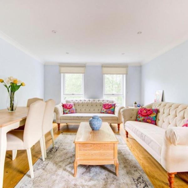 Bright & Stylish 2BD Chelsea Flat, Central Stay, Londres
