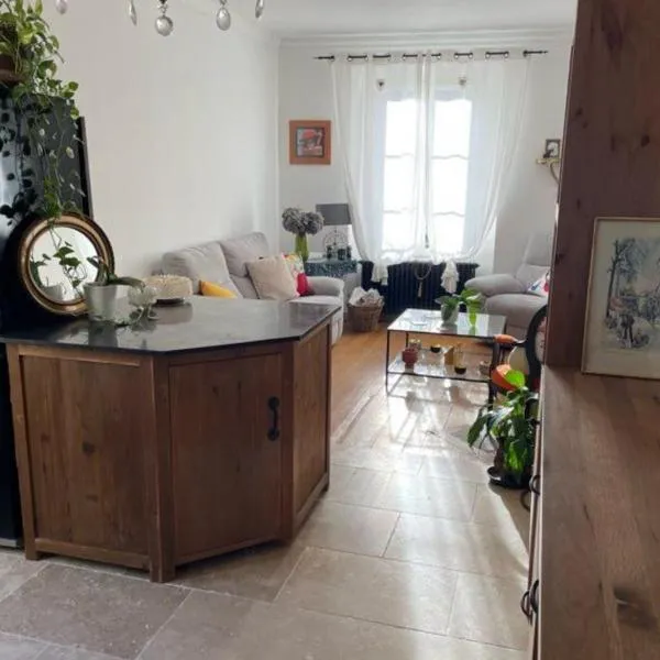 Cozy duplex with private garden, hotel in Soisy-sur-Seine