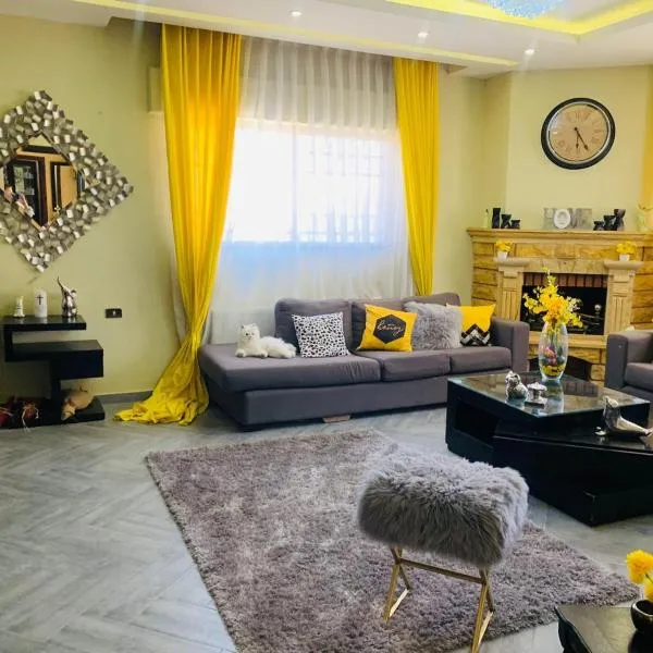 Laura's Stylish Villa, Hotel in Madaba