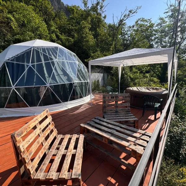 Aura glamping borjomi, hotel in Borjomi