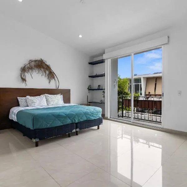 Casa Encanto - 3Bdr, 2.5bath w/Jacuzzi and Parking, hotel v destinaci Puerto Vallarta