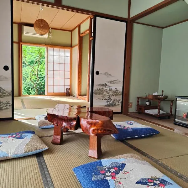 8 minutes by walk to Nikko Station Mitsuba House, hotel in Nikko