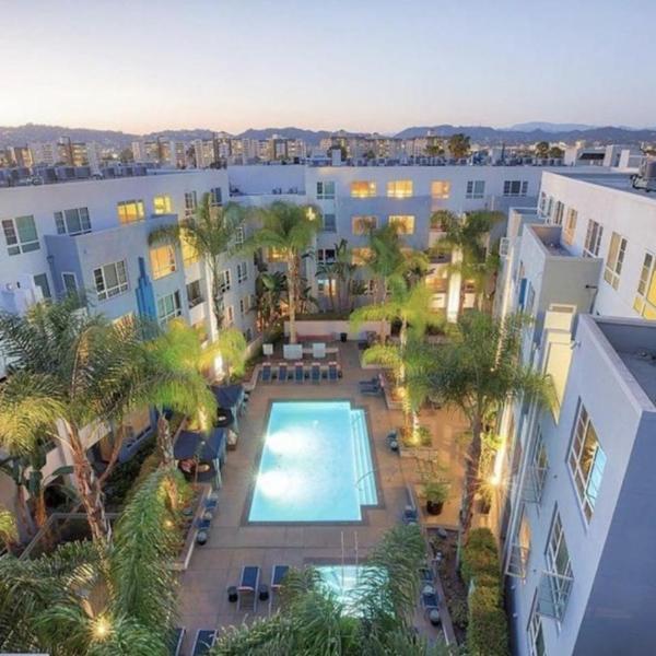 Stunning 2BD 2BTH Apt in Santa Monica!, Los Ángeles