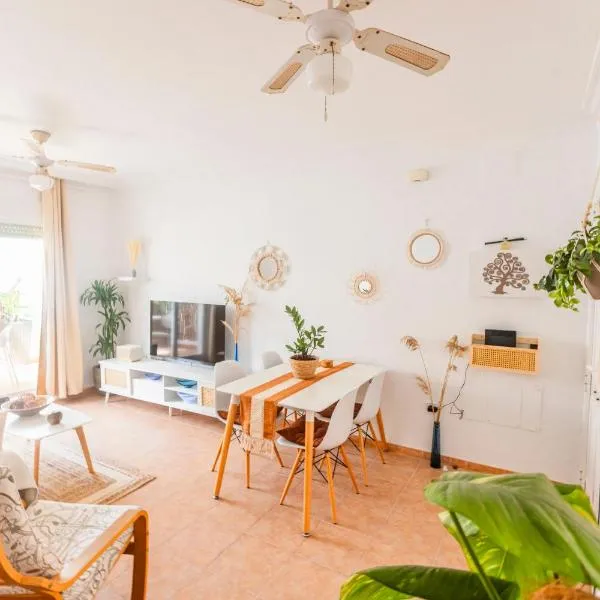 Bohemian apartment with pool 180m from Mojacar beach, hotel in Mojácar