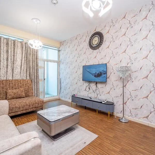 Luxury 2 bedroom next to beach with swimming pool gym and kids play area, Hotel in Adschman