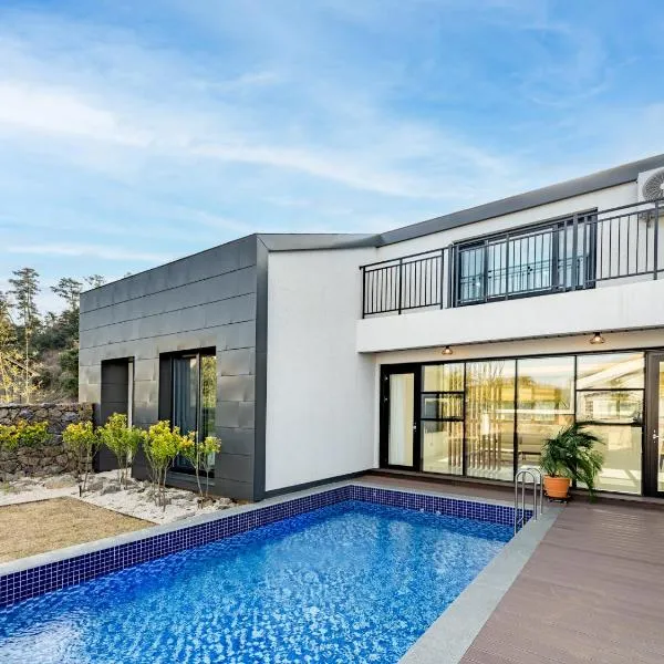 Gobajinin Private Pool Villa, hotel in Jeju