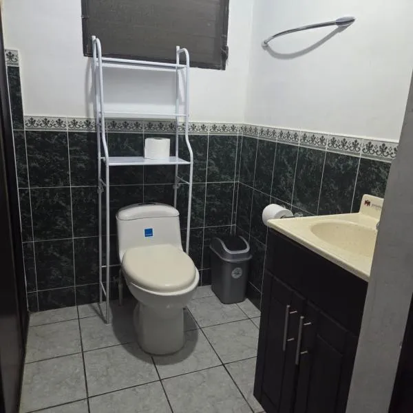 Hotel Ohana, hotel in San Juan Talpa
