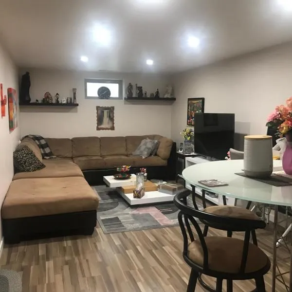 Dolly's Deluxe Suite, hotel in Fort Saskatchewan