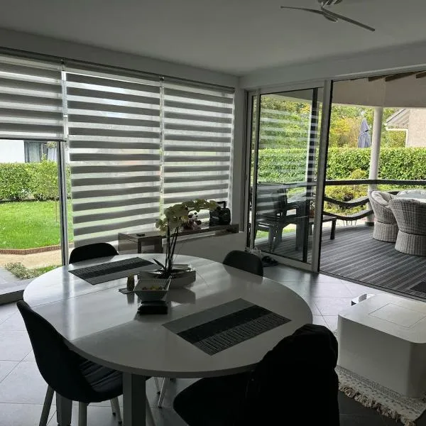 Tout confort 6 personnes - Proche de Disney, Hotel in Claye-Souilly