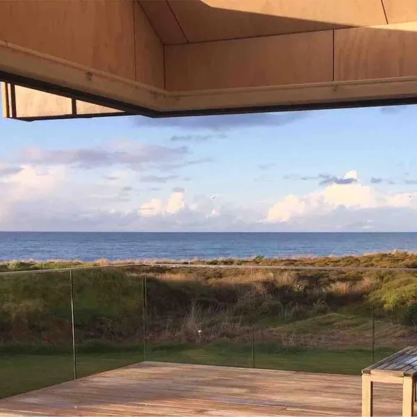 Beachfront House at Whiritoa, Coromandel, hotel v destinaci Whiritoa